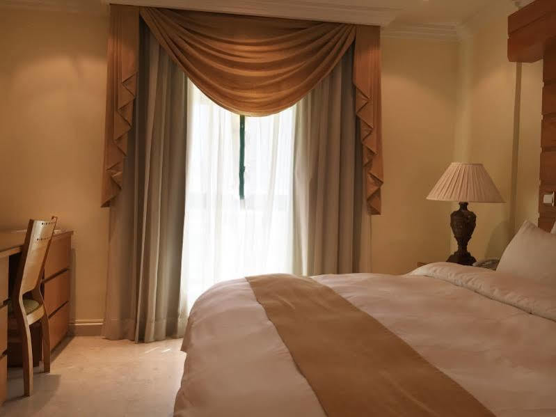 มิราจ สวีท โฮเต็ล - แฟมิลี่ โอนลี่ Hotel Kuwait City ภายนอก รูปภาพ