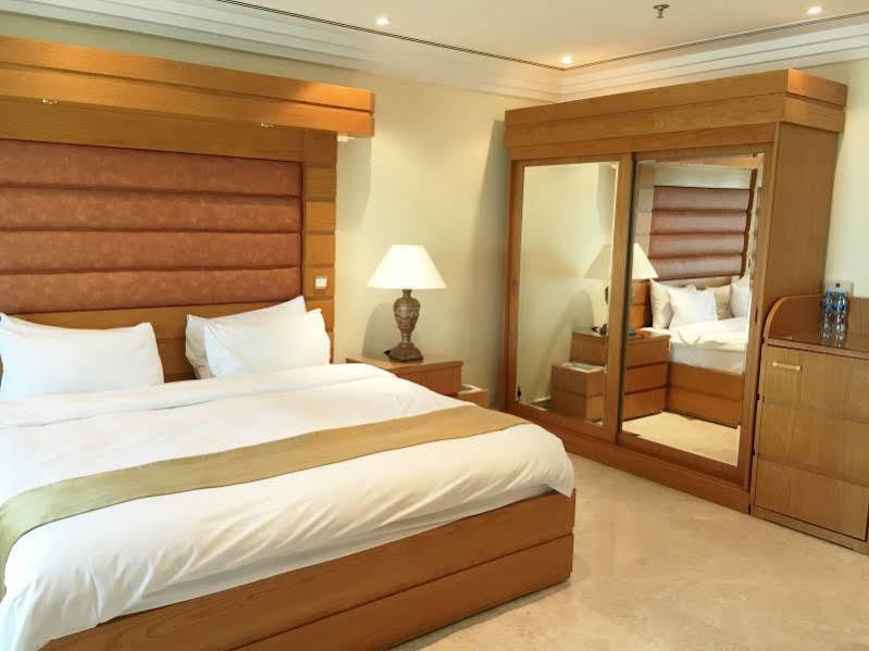 มิราจ สวีท โฮเต็ล - แฟมิลี่ โอนลี่ Hotel Kuwait City ภายนอก รูปภาพ