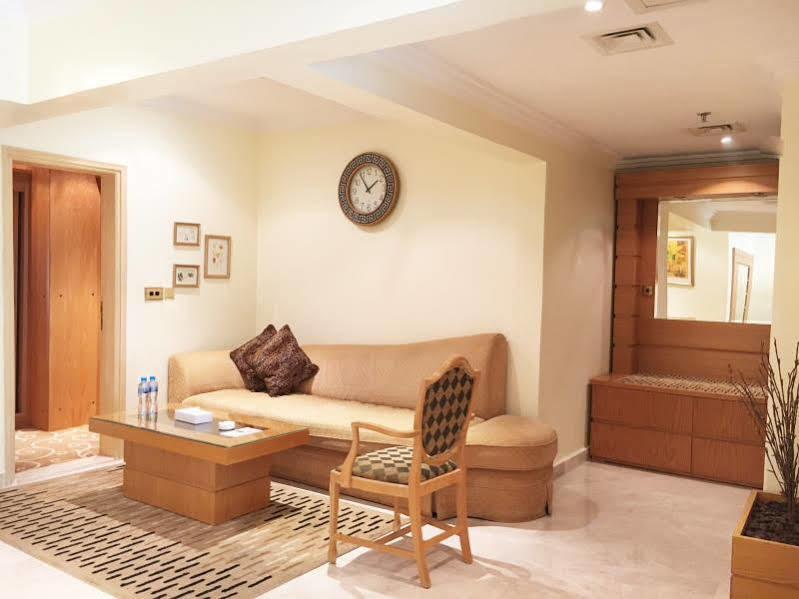 มิราจ สวีท โฮเต็ล - แฟมิลี่ โอนลี่ Hotel Kuwait City ภายนอก รูปภาพ