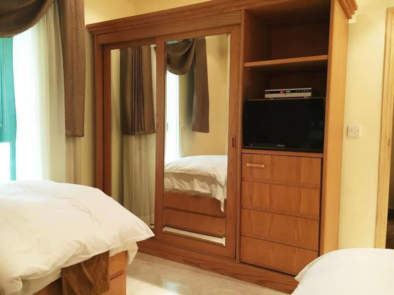 มิราจ สวีท โฮเต็ล - แฟมิลี่ โอนลี่ Hotel Kuwait City ภายนอก รูปภาพ